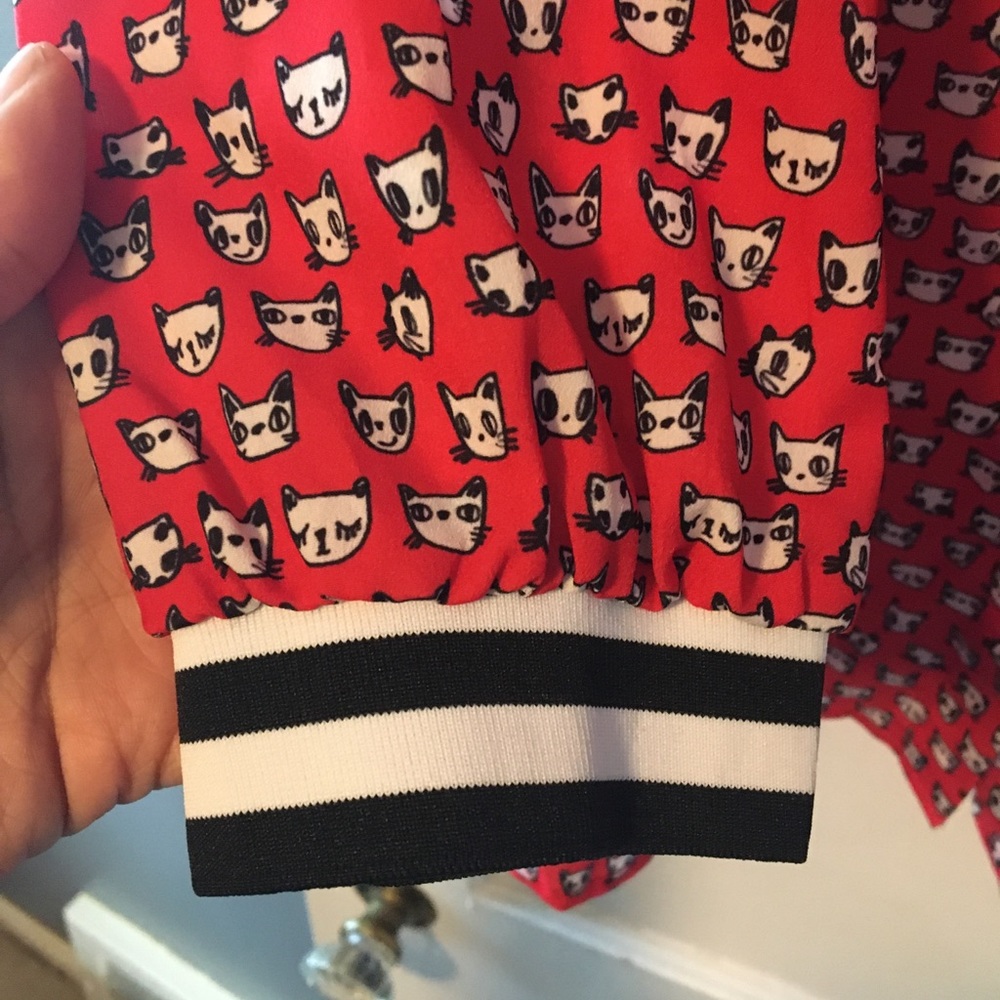 Cat print button down. - Picture 3 of 3